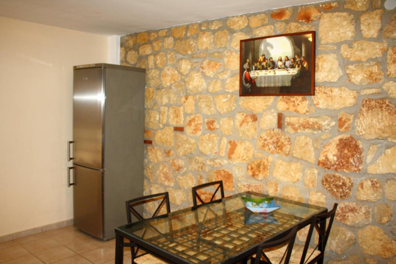 Stone House Nike * Ormilia