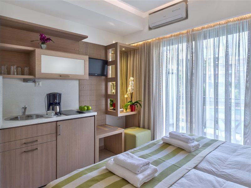 Leonidas & Aparthotel