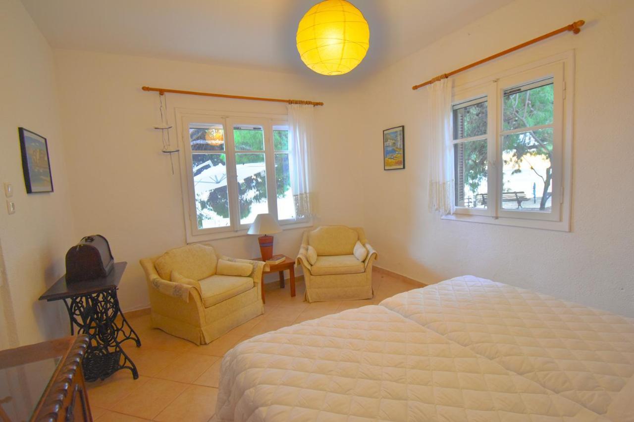 Barlee Front House, *