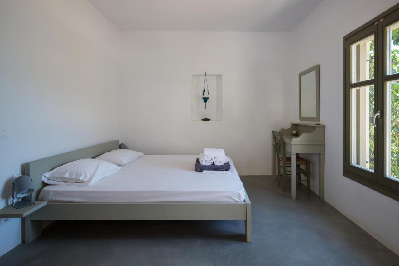 Petradi & Apartment Aegiali