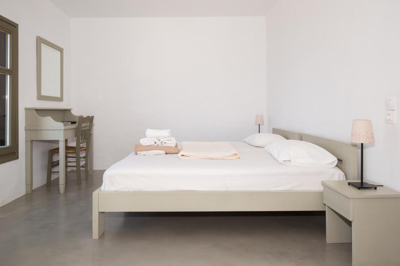 Petradi & Apartment Aegiali