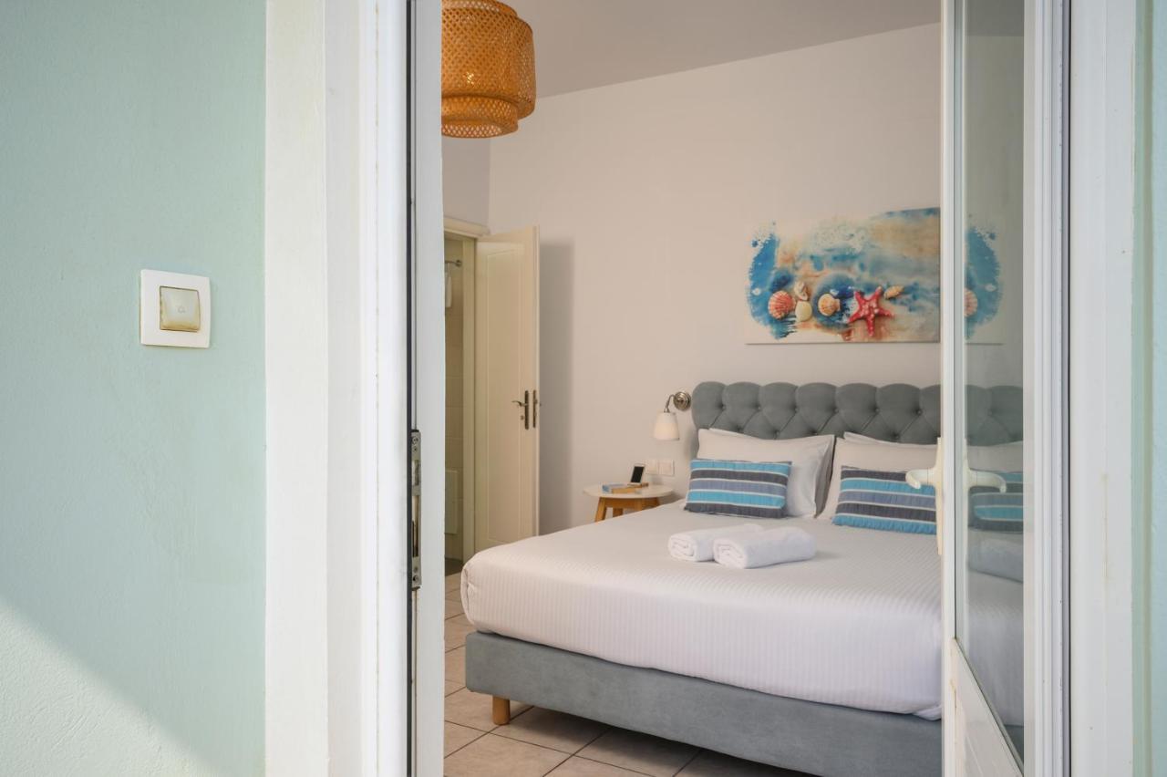 Hermes Front Apartment