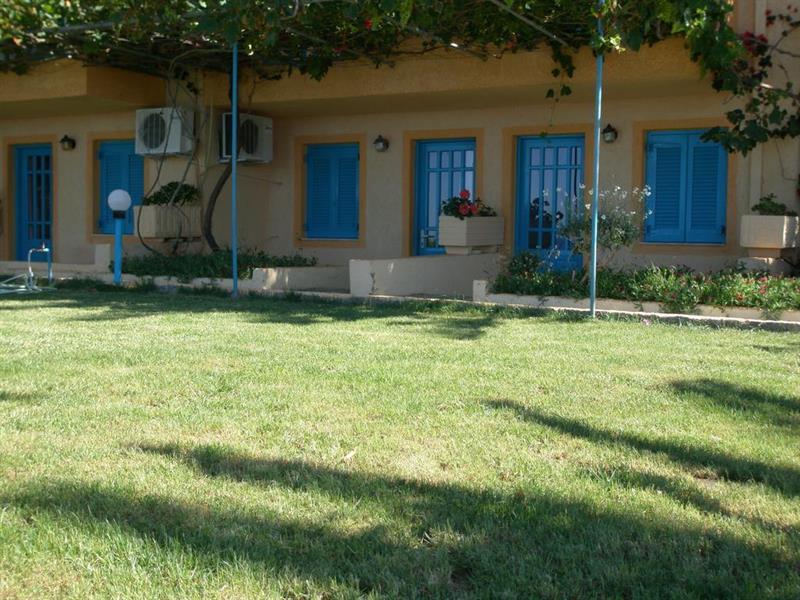 Artemis Aparthotel