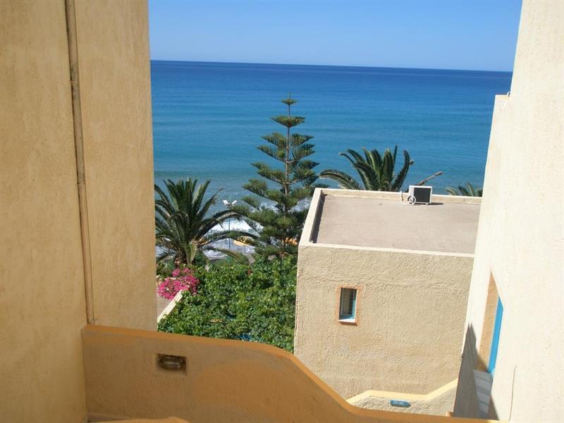 Artemis Aparthotel 2*