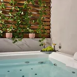 Pothos Suites