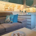 Deluxe Apartment Near The Airport Adults Only