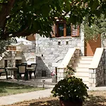 Chioureas Apartments