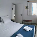 Flora\'S Guesthouse