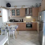 Flora\'S Guesthouse