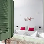 White Orchid Cave House & Studio