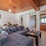 Family Private Homes & Sea View