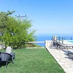 Villa Skyfall