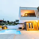 Achinos Luxury Accomodation- Pefkochori Chalkidiki