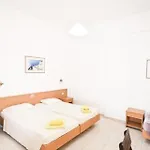 Philippos Studios & Apt
