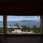 Amazing View Family House!