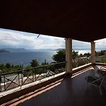 Amazing View Family House!