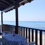 Seafront Apartment Pefkochori