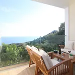 Lakones Deluxe Suites