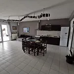 Elli\'S House