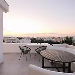 Amazing Suite At Glyfada With Sea View & Jacuzzi