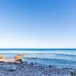 Seafront Studio With Direct Beach Access