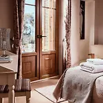 Aktaion Hotel