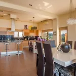 Luxury 6-Bedroom Villa With Private Pool- Villa Prigipessa
