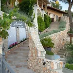 Levanta Unique Country Home