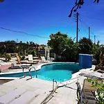 Rural Villa Private Pool, Bbq, Court ,20\' Airport