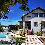 Rural Villa Private Pool, Bbq, Court ,20\' Airport