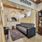 Green Boat Apartment