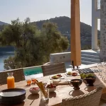 Villa Elanthy-New Luxury Villa With Private Sea Access