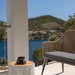 Villa Elanthy-New Luxury Villa With Private Sea Access