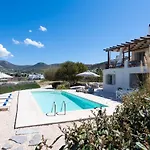 Parasporos Villa - Private Pool - Beach Access