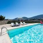 Parasporos Villa - Private Pool - Beach Access