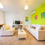 Fluo Seaside Apartment