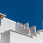 Villa Gold & White