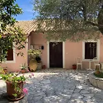 Aliki\'S Comfortable Holiday Apartments-Great Location