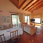 Byronas Apartments