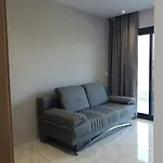 V Luxury Suites