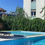 Arlen Beach Hotel