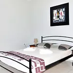 Iro Apartments