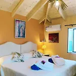 Efi\'S Cottage By The Sea