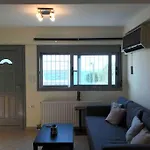 Cozy Seafront Loft - Kat\'S Rentals