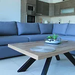 Lakis Luxury Apartment