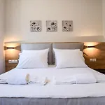 Chrysanthi\'S Apartment