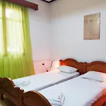 Fouli Studios & Apartments