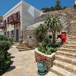 Kaminos Boutique Hotel