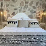 Deco Suites
