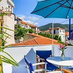 Niki\'S Traditional House